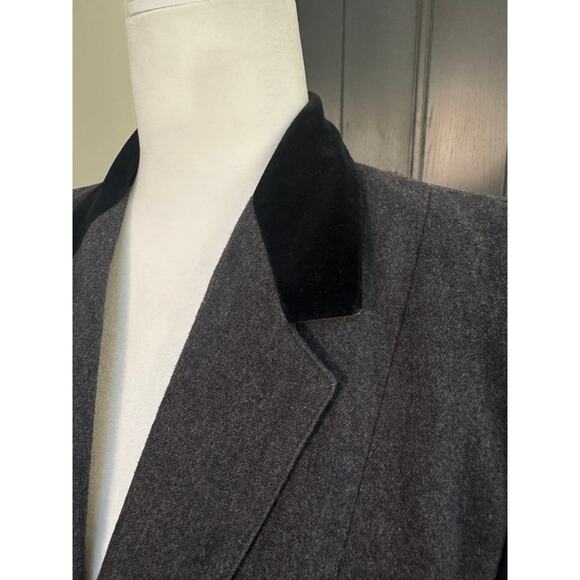 Vintage Sasson Gray Wool Blazer with Velvet Collar - Picture 3 of 9